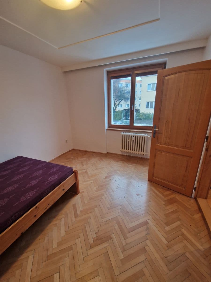 Prenájom bytu 4-izbový 90 m², Plojharova, Praha, Praha Prenájom bytu 4-izbový 90 m², Plojharova, Praha, Praha