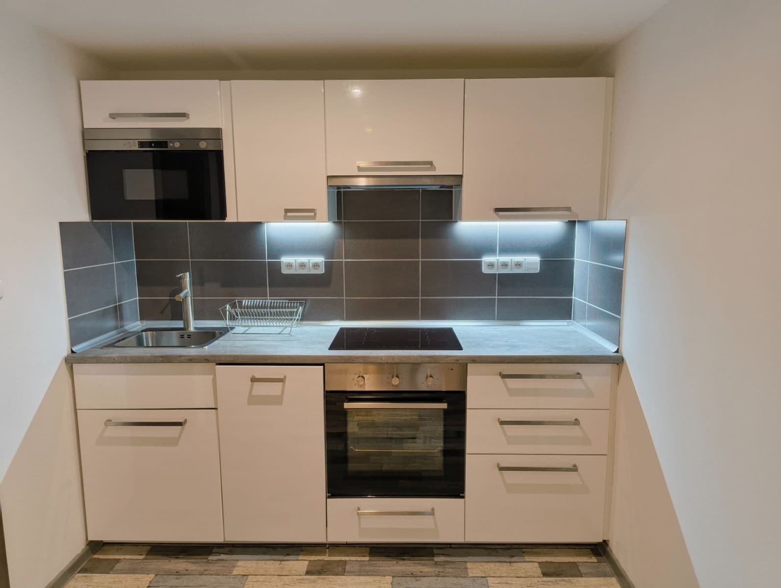 Prenájom bytu 2-izbový 57 m², Antonína Dvořáka, Dobříš, Středočeský kraj Prenájom bytu 2-izbový 57 m², Antonína Dvořáka, Dobříš, Středočeský kraj