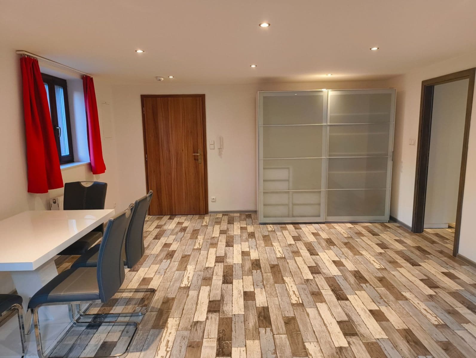 Prenájom bytu 2-izbový 57 m², Antonína Dvořáka, Dobříš, Středočeský kraj Prenájom bytu 2-izbový 57 m², Antonína Dvořáka, Dobříš, Středočeský kraj