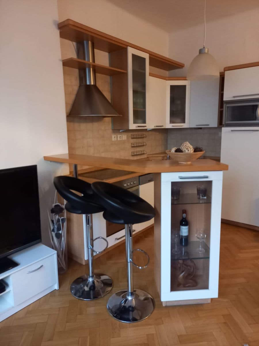 Predaj bytu 2-izbový 43 m², Nad Jezerkou, Praha, Praha Predaj bytu 2-izbový 43 m², Nad Jezerkou, Praha, Praha