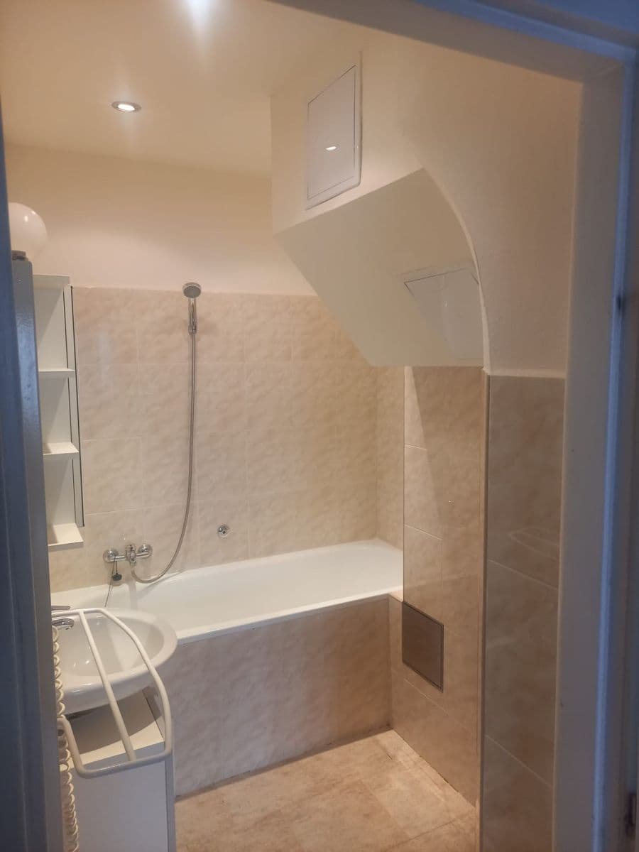 Predaj bytu 2-izbový 43 m², Nad Jezerkou, Praha, Praha Predaj bytu 2-izbový 43 m², Nad Jezerkou, Praha, Praha