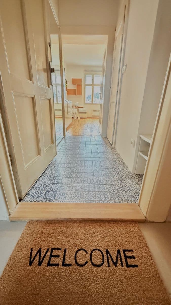 Prenájom bytu 1-izbový 27 m², Gabčíkova, Praha, Praha Prenájom bytu 1-izbový 27 m², Gabčíkova, Praha, Praha