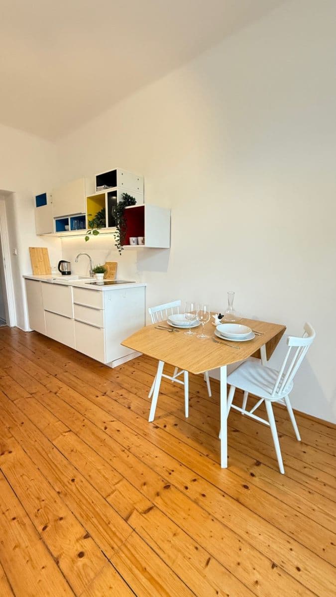 Prenájom bytu 1-izbový 27 m², Gabčíkova, Praha, Praha Prenájom bytu 1-izbový 27 m², Gabčíkova, Praha, Praha