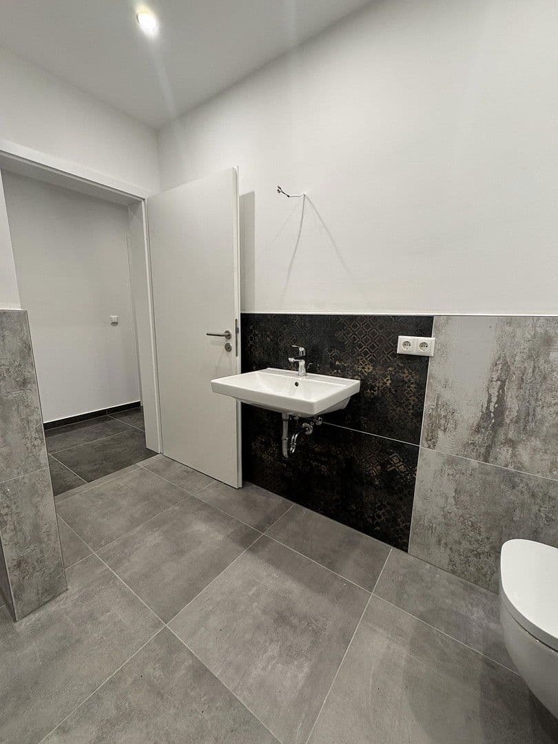 Prenájom bytu 3-izbový 75 m², Philipp-Ullrich-Str.7A, Offenbach, Hesensko Prenájom bytu 3-izbový 75 m², Philipp-Ullrich-Str.7A, Offenbach, Hesensko