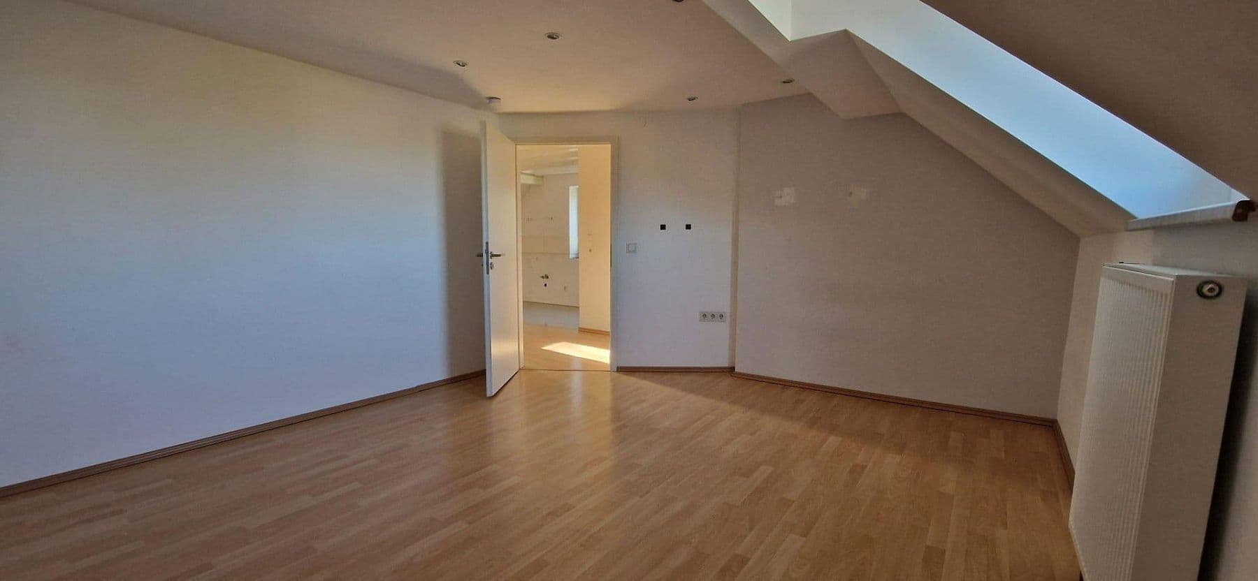 Prenájom bytu 3-izbový 65 m², Wupperstr. 101, Solingen, Severné Porýnie - Westfálsko Prenájom bytu 3-izbový 65 m², Wupperstr. 101, Solingen, Severné Porýnie - Westfálsko