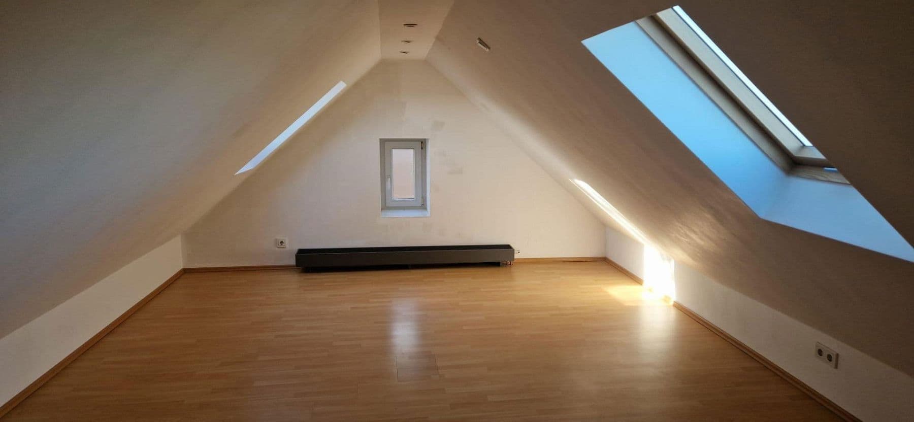 Prenájom bytu 3-izbový 65 m², Wupperstr. 101, Solingen, Severné Porýnie - Westfálsko Prenájom bytu 3-izbový 65 m², Wupperstr. 101, Solingen, Severné Porýnie - Westfálsko