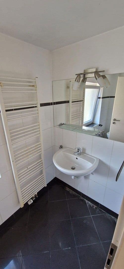 Prenájom bytu 3-izbový 65 m², Wupperstr. 101, Solingen, Severné Porýnie - Westfálsko Prenájom bytu 3-izbový 65 m², Wupperstr. 101, Solingen, Severné Porýnie - Westfálsko