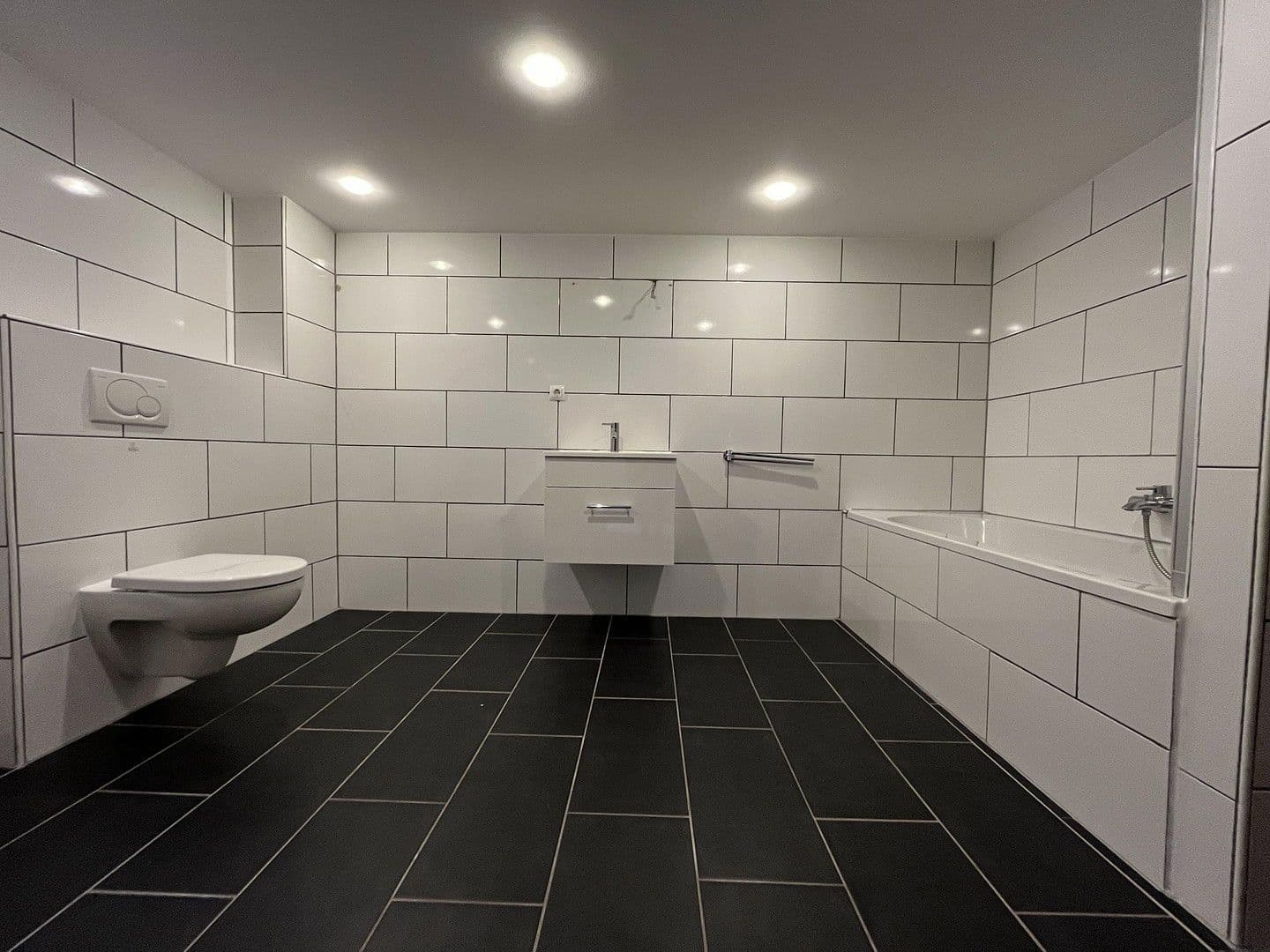 Prenájom bytu 2-izbový 80 m², Unter St. Clemens 28, Solingen, Severné Porýnie - Westfálsko Prenájom bytu 2-izbový 80 m², Unter St. Clemens 28, Solingen, Severné Porýnie - Westfálsko