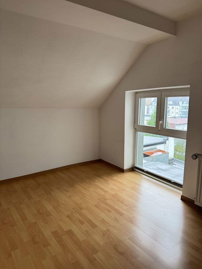 Prenájom bytu 5-izbový 90 m², Regerstr. 16, Solingen, Severné Porýnie - Westfálsko Prenájom bytu 5-izbový 90 m², Regerstr. 16, Solingen, Severné Porýnie - Westfálsko