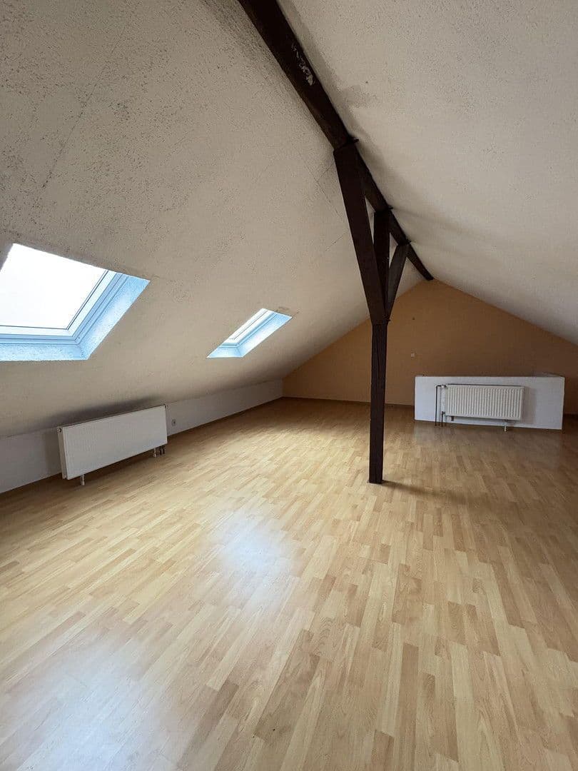 Prenájom bytu 5-izbový 90 m², Regerstr. 16, Solingen, Severné Porýnie - Westfálsko Prenájom bytu 5-izbový 90 m², Regerstr. 16, Solingen, Severné Porýnie - Westfálsko