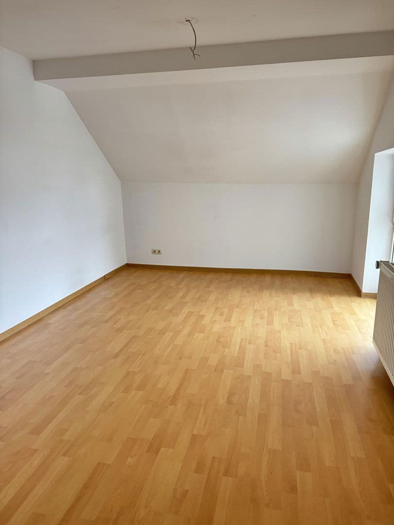 Prenájom bytu 5-izbový 90 m², Regerstr. 16, Solingen, Severné Porýnie - Westfálsko Prenájom bytu 5-izbový 90 m², Regerstr. 16, Solingen, Severné Porýnie - Westfálsko