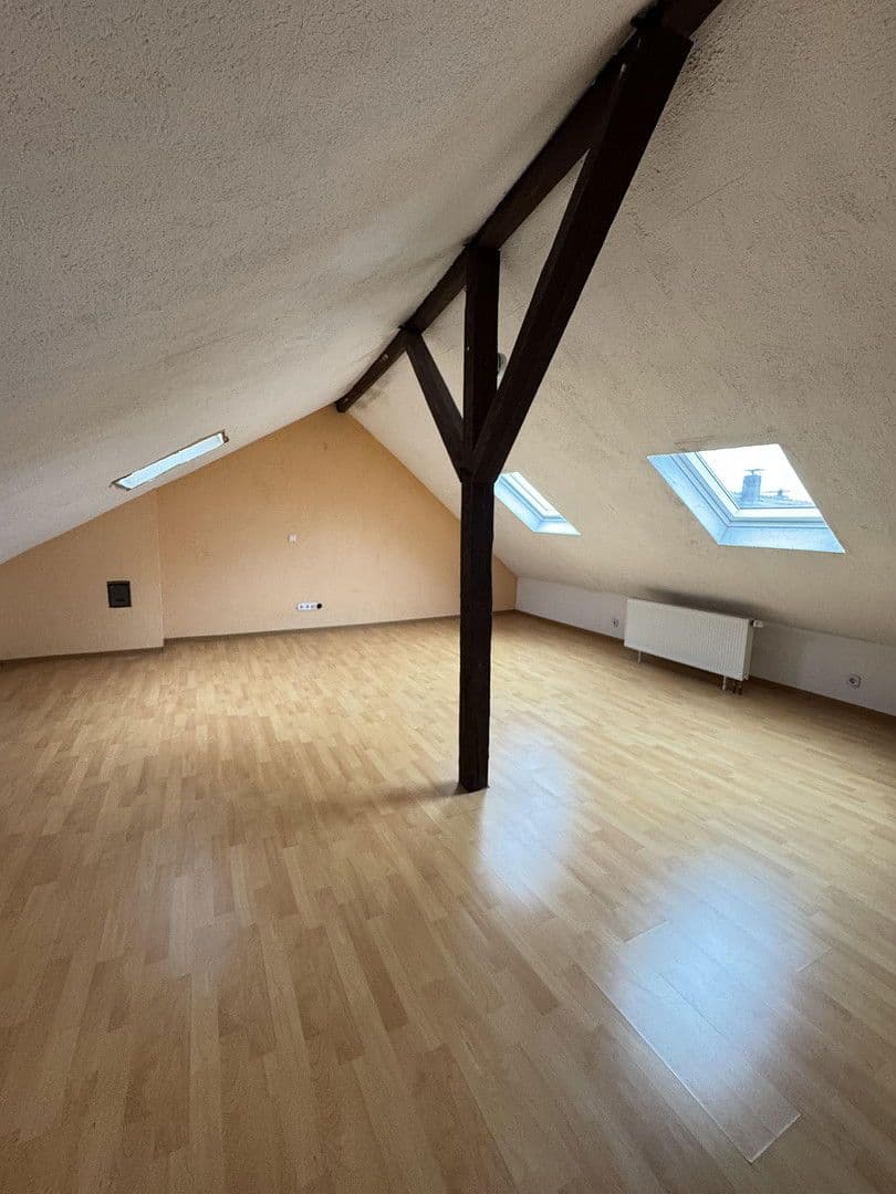 Prenájom bytu 5-izbový 90 m², Regerstr. 16, Solingen, Severné Porýnie - Westfálsko Prenájom bytu 5-izbový 90 m², Regerstr. 16, Solingen, Severné Porýnie - Westfálsko