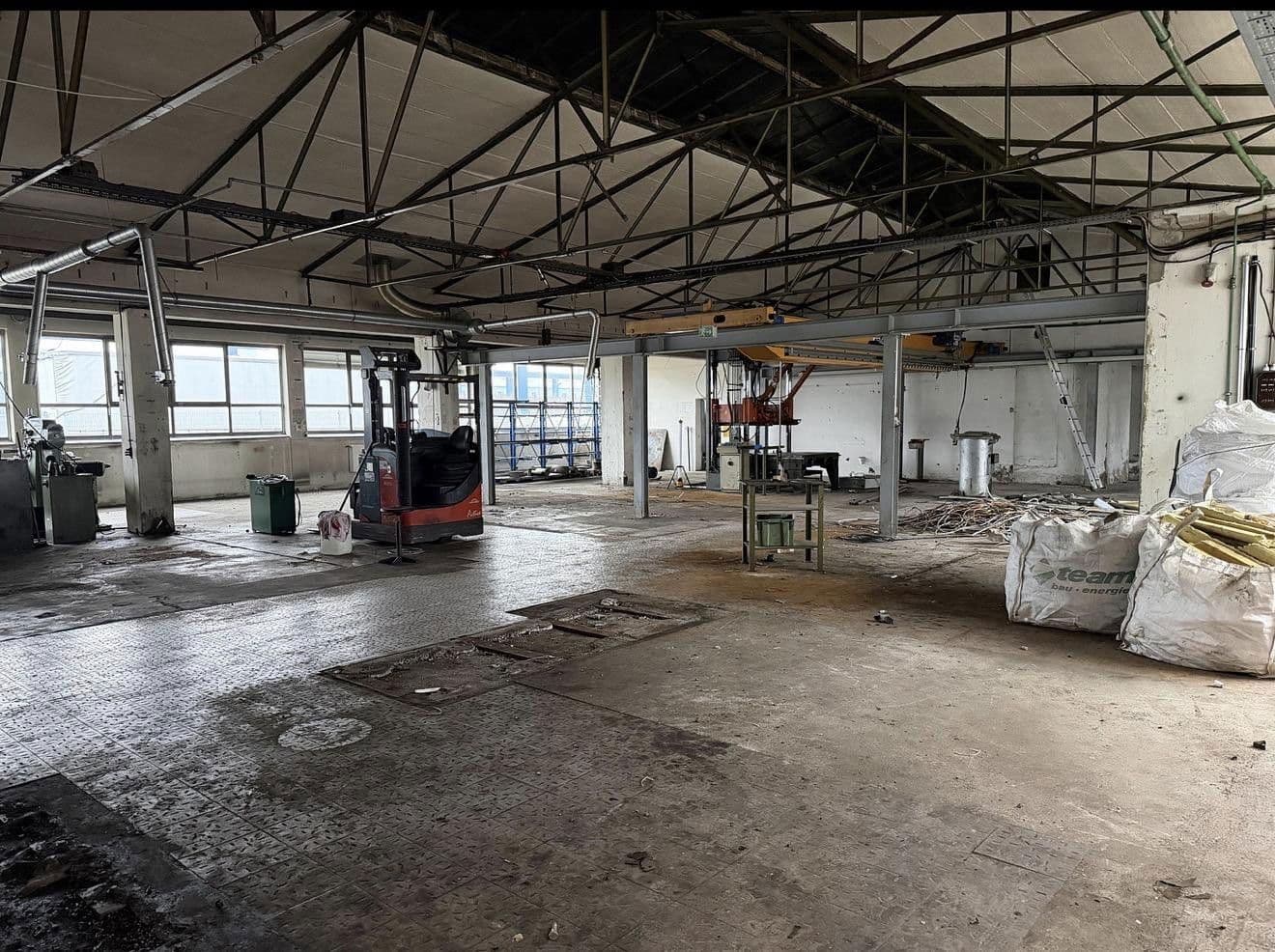 Prenájom nebytového priestoru 13.000 m², WEICHSELSTRAẞE 2-6, Lübeck, Šlezvicko-Holštajnsko Prenájom nebytového priestoru 13.000 m², WEICHSELSTRAẞE 2-6, Lübeck, Šlezvicko-Holštajnsko