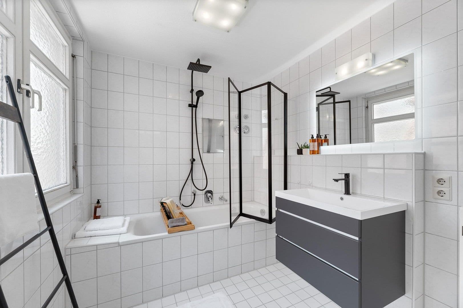 Prenájom bytu 2-izbový 92 m², Am Kronenhof 29, Esslingen am Neckar, Bádensko-Wurttembersko Prenájom bytu 2-izbový 92 m², Am Kronenhof 29, Esslingen am Neckar, Bádensko-Wurttembersko