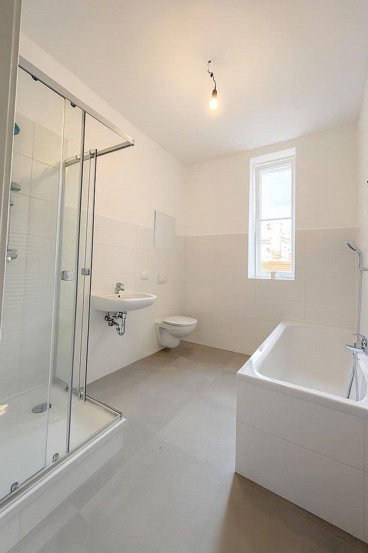 Prenájom bytu 5-izbový 150 m², Paracelsusstraße 2c, Halle (Saale), Sasko-Anhaltsko Prenájom bytu 5-izbový 150 m², Paracelsusstraße 2c, Halle (Saale), Sasko-Anhaltsko