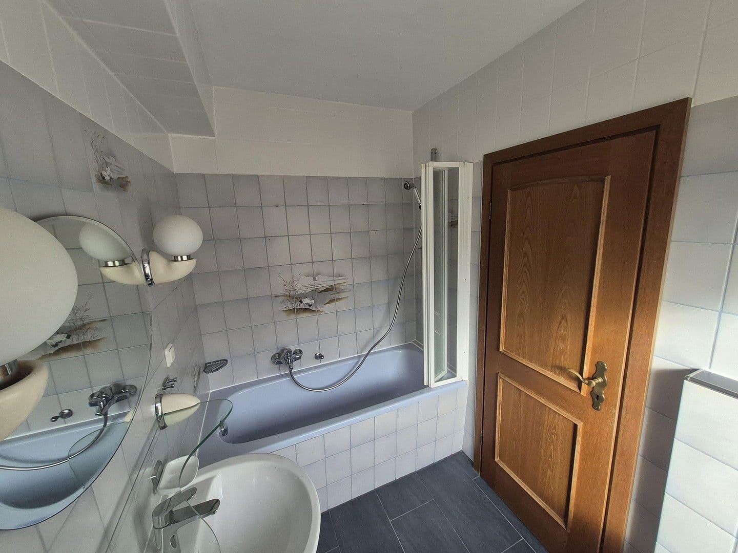 Prenájom bytu 3-izbový 96 m², Essen, Ruhr, Severné Porýnie - Westfálsko Prenájom bytu 3-izbový 96 m², Essen, Ruhr, Severné Porýnie - Westfálsko