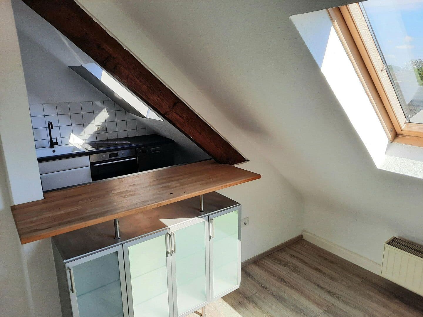 Prenájom bytu 3-izbový 83 m², Meerbusch, Severné Porýnie - Westfálsko Prenájom bytu 3-izbový 83 m², Meerbusch, Severné Porýnie - Westfálsko