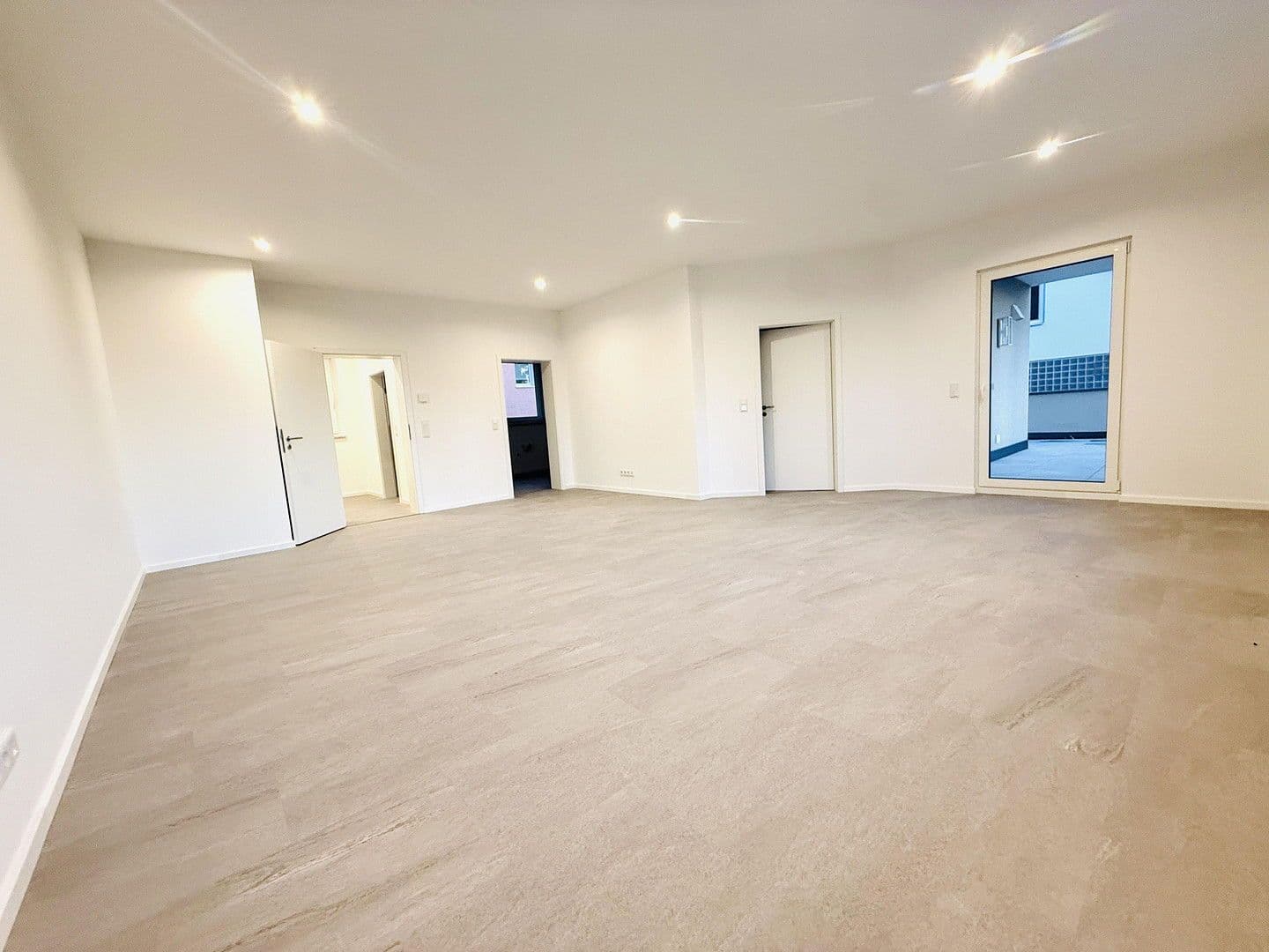 Prenájom bytu 2-izbový 119 m², Windsbach, Bavorsko Prenájom bytu 2-izbový 119 m², Windsbach, Bavorsko