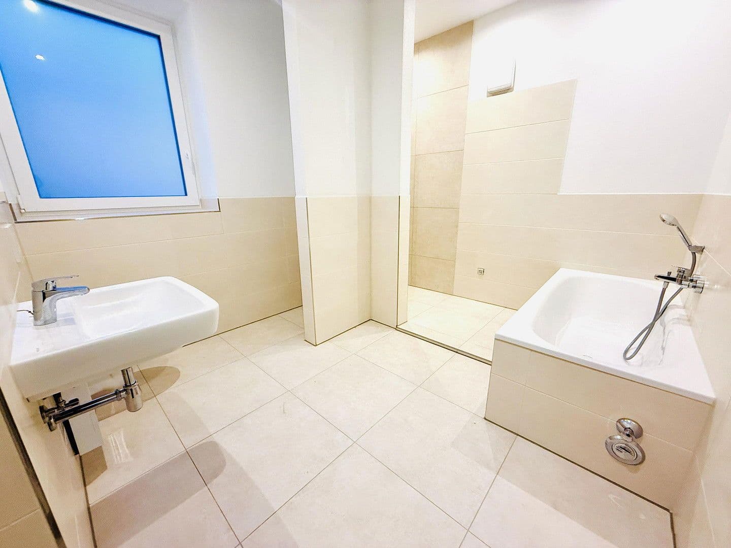 Prenájom bytu 2-izbový 119 m², Windsbach, Bavorsko Prenájom bytu 2-izbový 119 m², Windsbach, Bavorsko