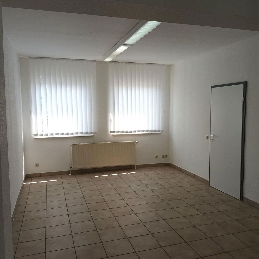 Prenájom nebytového priestoru 860 m², Neunkirchen, Severné Porýnie - Westfálsko Prenájom nebytového priestoru 860 m², Neunkirchen, Severné Porýnie - Westfálsko