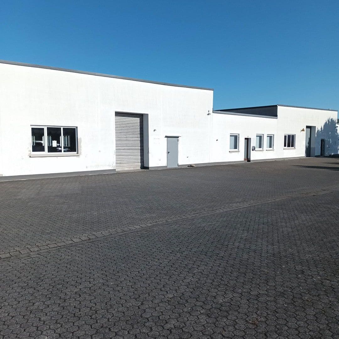 Prenájom nebytového priestoru 860 m², Neunkirchen, Severné Porýnie - Westfálsko Prenájom nebytového priestoru 860 m², Neunkirchen, Severné Porýnie - Westfálsko