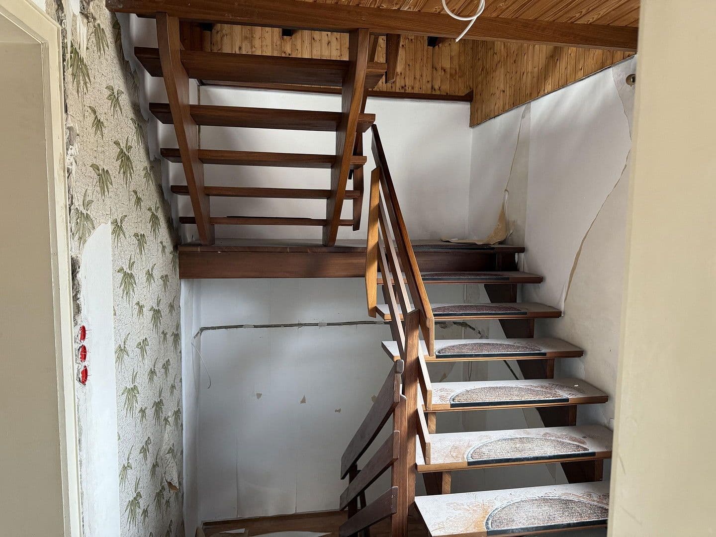 Predaj domu 165 m², pozemek 250 m², Esthal, Porýnie-Falcko Predaj domu 165 m², pozemek 250 m², Esthal, Porýnie-Falcko