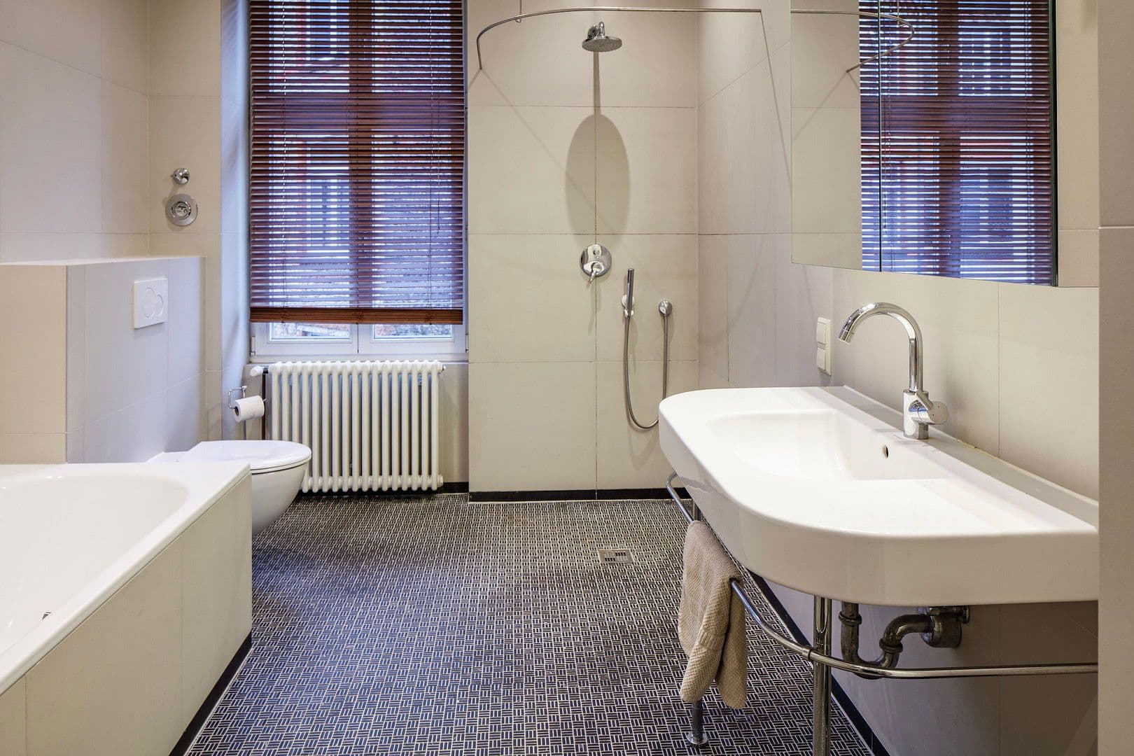 Predaj bytu 3-izbový 96 m², Berlin, Berlín Predaj bytu 3-izbový 96 m², Berlin, Berlín