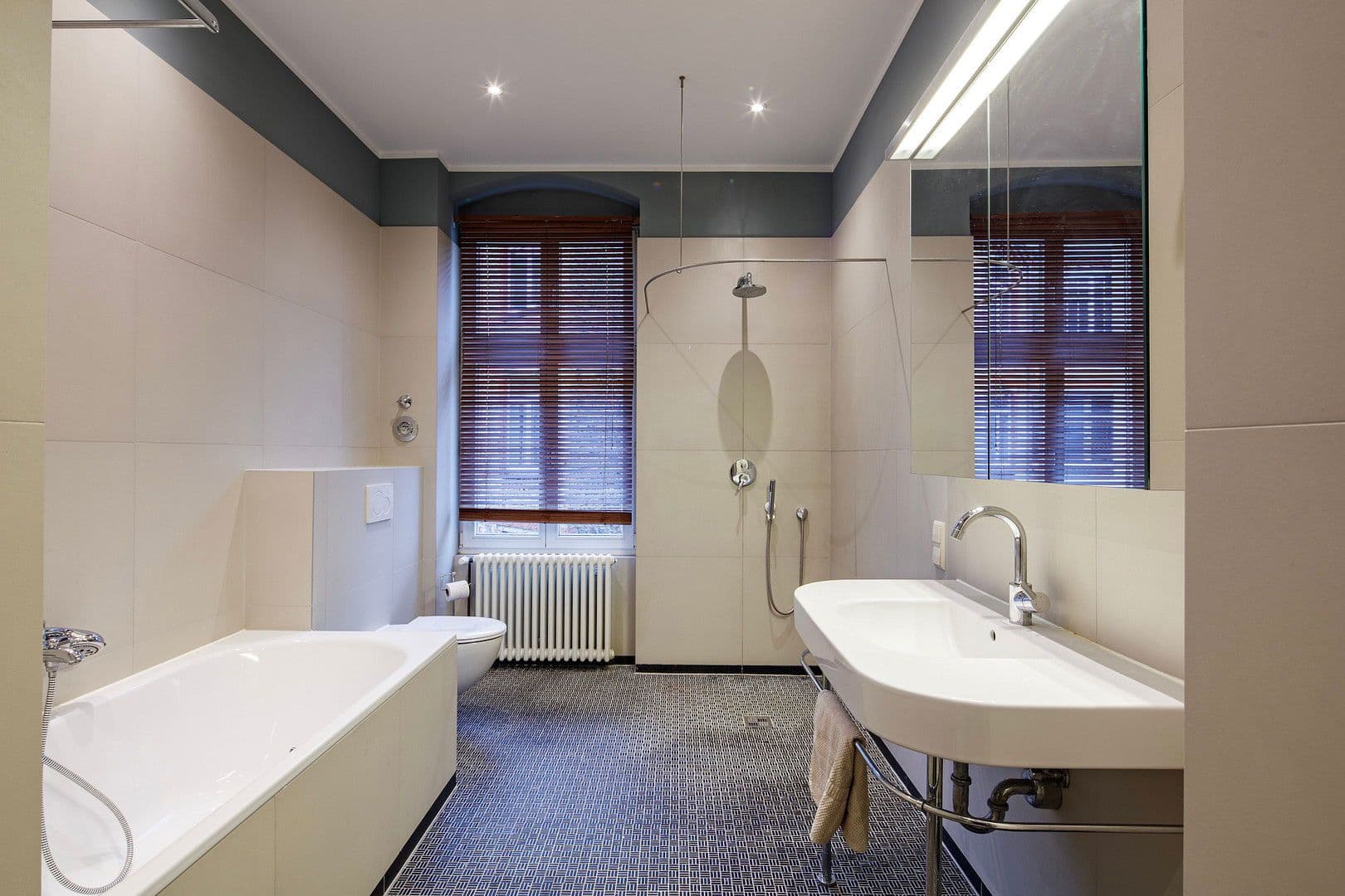 Predaj bytu 3-izbový 96 m², Berlin, Berlín Predaj bytu 3-izbový 96 m², Berlin, Berlín