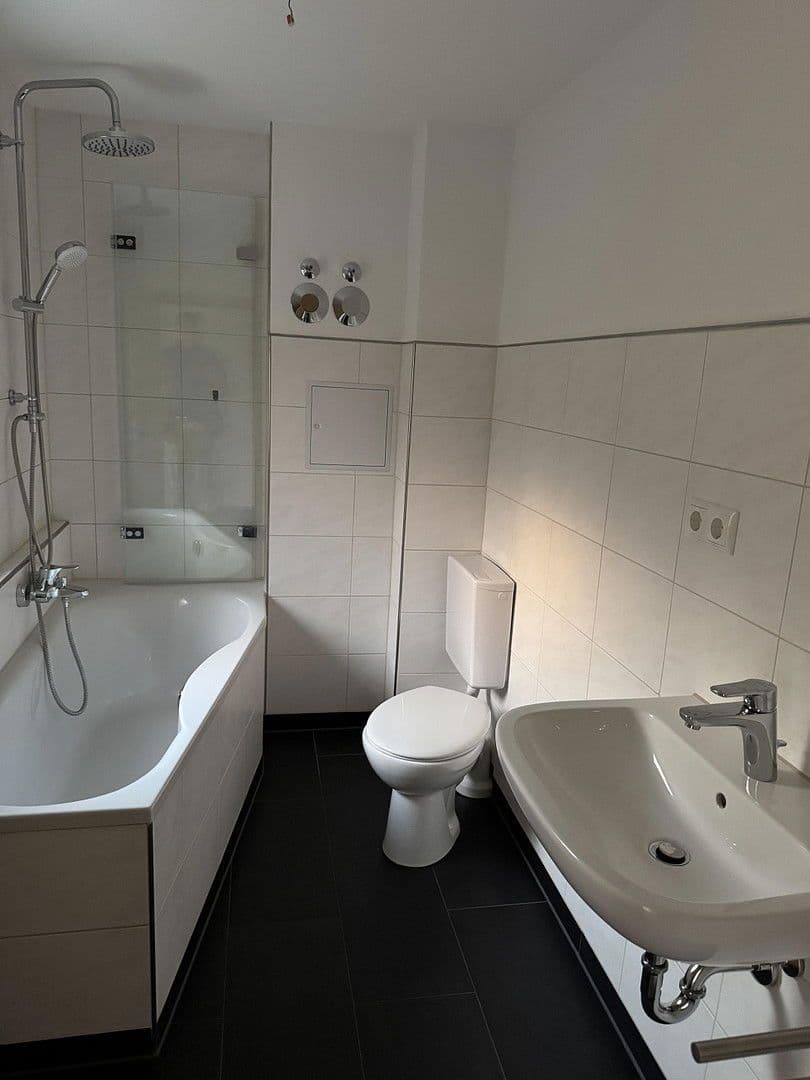 Prenájom domu 102 m², pozemek 98 m², Kuttlerstr. 15, Erlangen, Bavorsko Prenájom domu 102 m², pozemek 98 m², Kuttlerstr. 15, Erlangen, Bavorsko