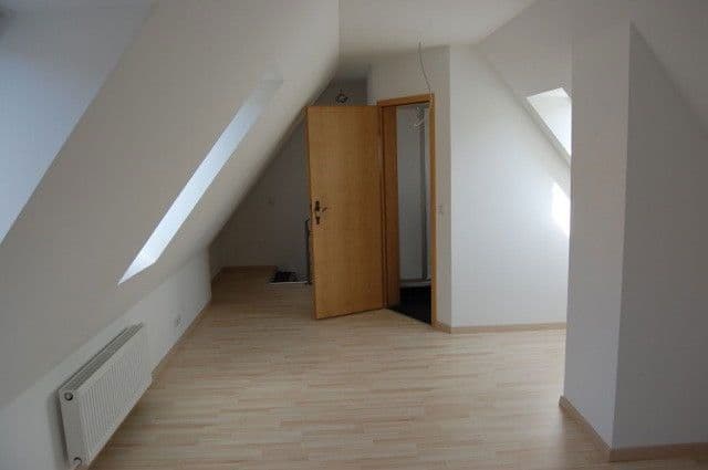Prenájom domu 102 m², pozemek 98 m², Kuttlerstr. 15, Erlangen, Bavorsko Prenájom domu 102 m², pozemek 98 m², Kuttlerstr. 15, Erlangen, Bavorsko