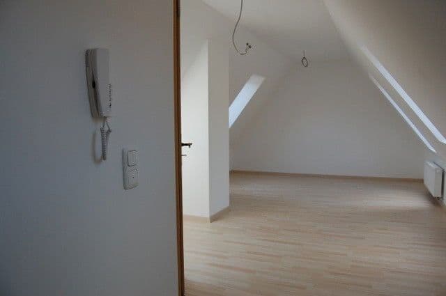 Prenájom domu 102 m², pozemek 98 m², Kuttlerstr. 15, Erlangen, Bavorsko Prenájom domu 102 m², pozemek 98 m², Kuttlerstr. 15, Erlangen, Bavorsko