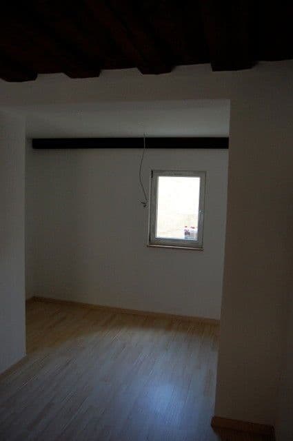 Prenájom domu 102 m², pozemek 98 m², Kuttlerstr. 15, Erlangen, Bavorsko Prenájom domu 102 m², pozemek 98 m², Kuttlerstr. 15, Erlangen, Bavorsko