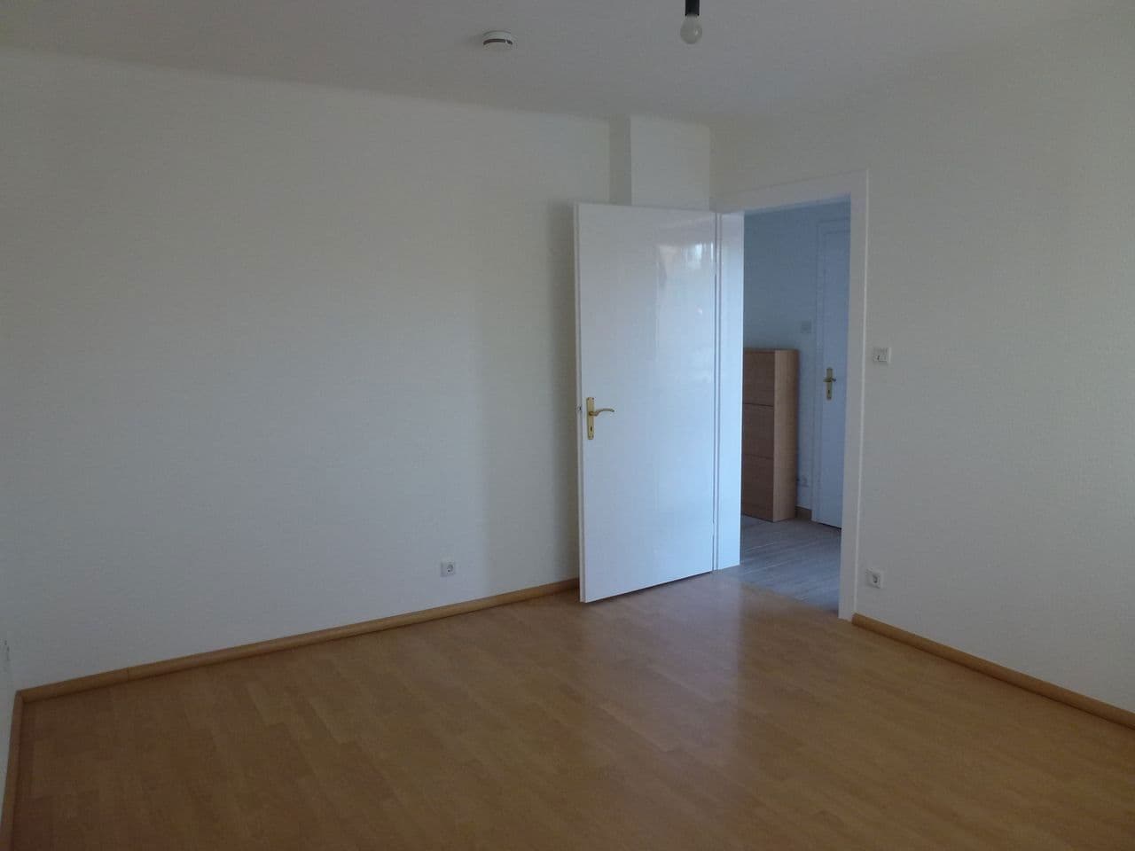 Prenájom bytu 2-izbový 70 m², Kelsterbach, Hesensko Prenájom bytu 2-izbový 70 m², Kelsterbach, Hesensko