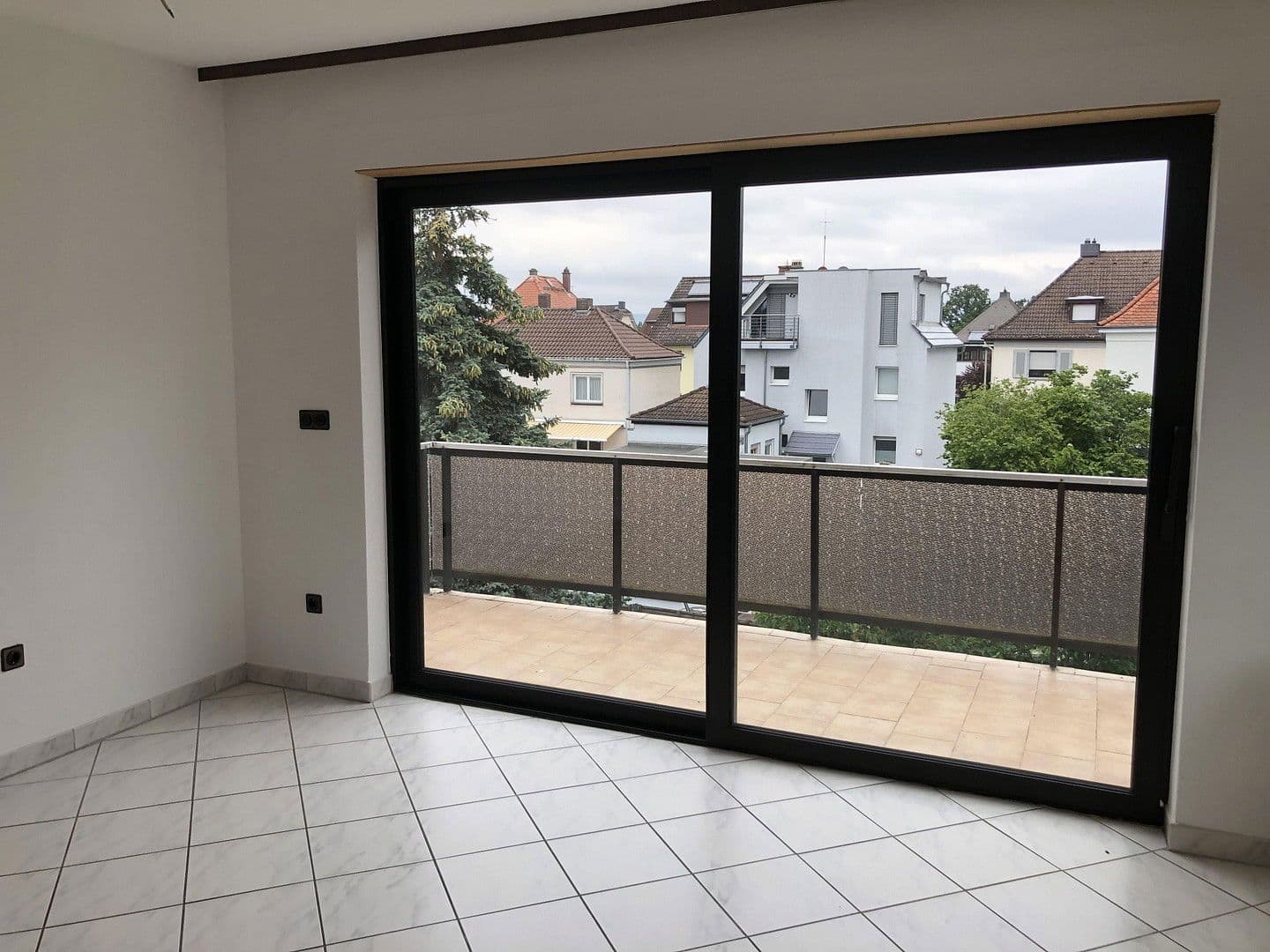 Prenájom bytu 2-izbový 70 m², Kelsterbach, Hesensko Prenájom bytu 2-izbový 70 m², Kelsterbach, Hesensko