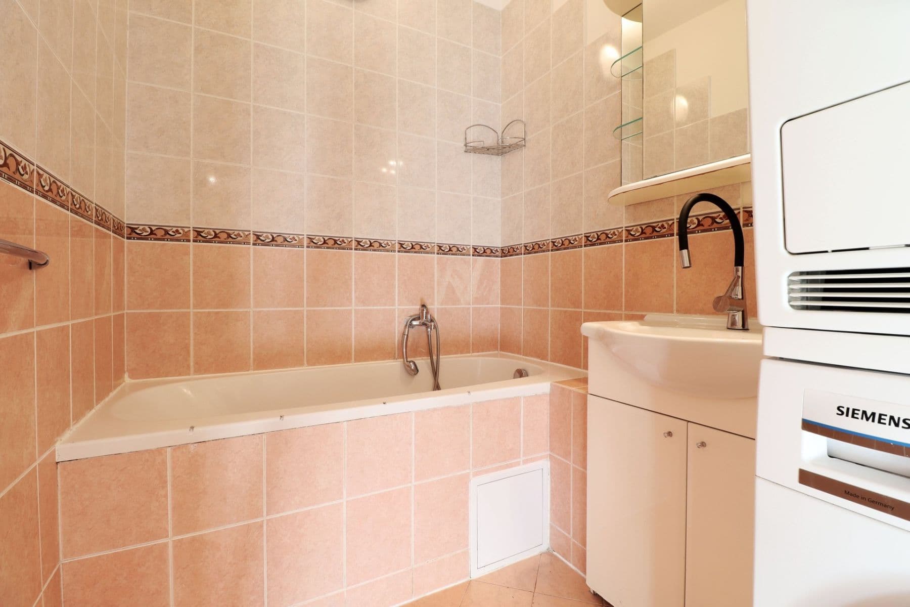 Prenájom bytu 3-izbový 69 m², Tanvaldská, Praha, Praha Prenájom bytu 3-izbový 69 m², Tanvaldská, Praha, Praha