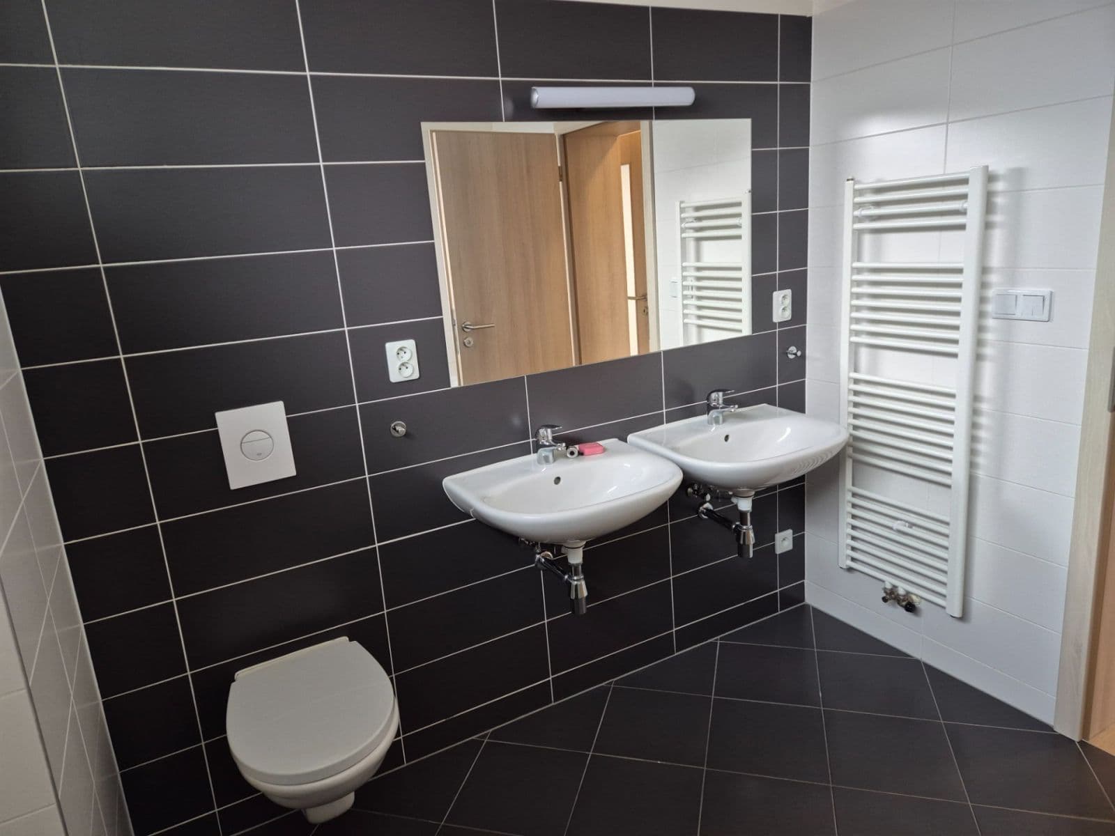 Prenájom bytu 3-izbový 107 m², Premonstrátů, Chýně, Středočeský kraj Prenájom bytu 3-izbový 107 m², Premonstrátů, Chýně, Středočeský kraj