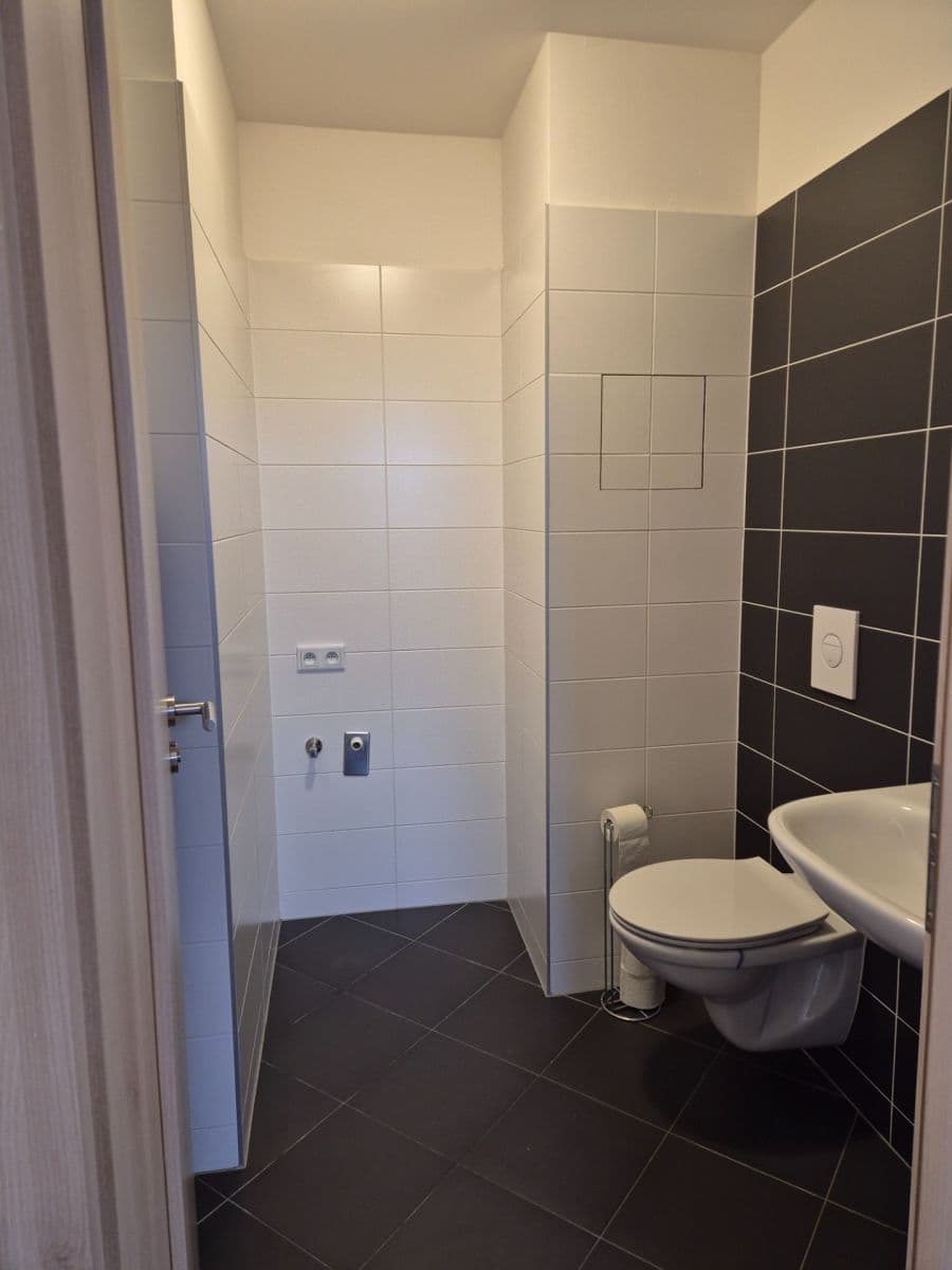 Prenájom bytu 3-izbový 107 m², Premonstrátů, Chýně, Středočeský kraj Prenájom bytu 3-izbový 107 m², Premonstrátů, Chýně, Středočeský kraj