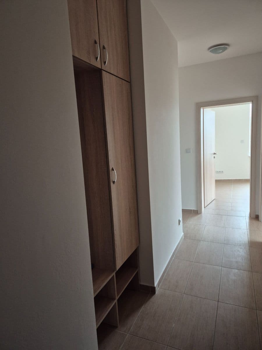 Prenájom bytu 3-izbový 107 m², Premonstrátů, Chýně, Středočeský kraj Prenájom bytu 3-izbový 107 m², Premonstrátů, Chýně, Středočeský kraj