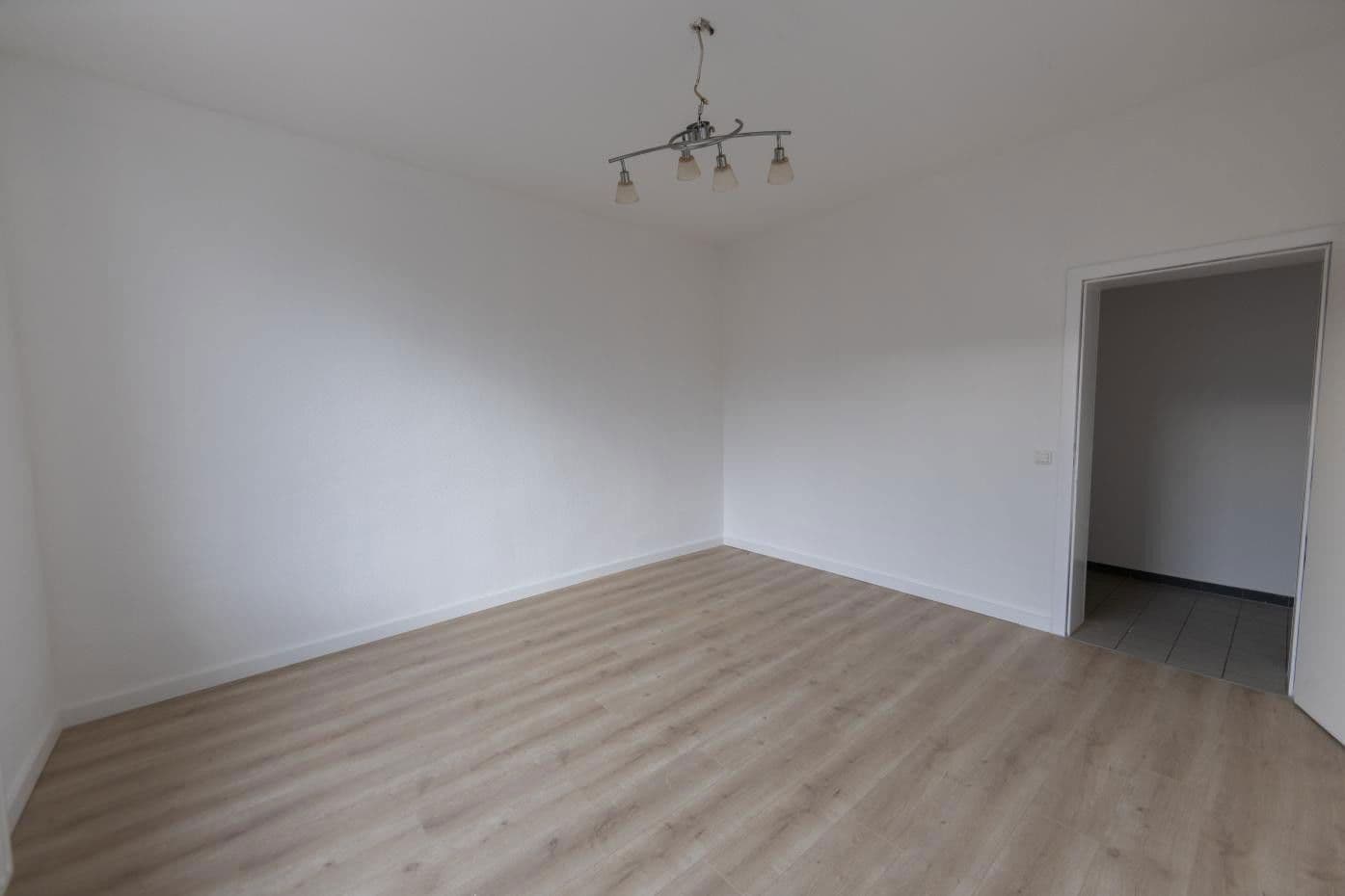 Prenájom bytu 2-izbový 60 m², Sommerstraße 1, Duisburg, Severné Porýnie - Westfálsko Prenájom bytu 2-izbový 60 m², Sommerstraße 1, Duisburg, Severné Porýnie - Westfálsko