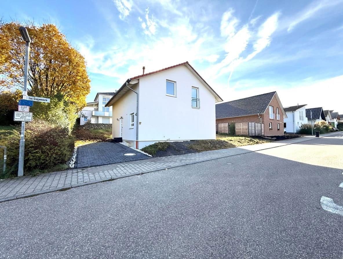 Predaj domu 131 m², pozemek 432 m², Im Gageneck 36, Walzbachtal, Bádensko-Wurttembersko Predaj domu 131 m², pozemek 432 m², Im Gageneck 36, Walzbachtal, Bádensko-Wurttembersko