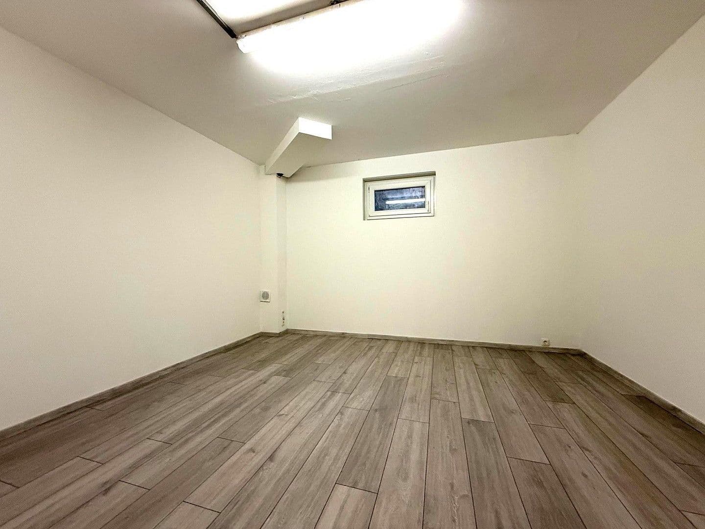 Predaj domu 131 m², pozemek 432 m², Im Gageneck 36, Walzbachtal, Bádensko-Wurttembersko Predaj domu 131 m², pozemek 432 m², Im Gageneck 36, Walzbachtal, Bádensko-Wurttembersko