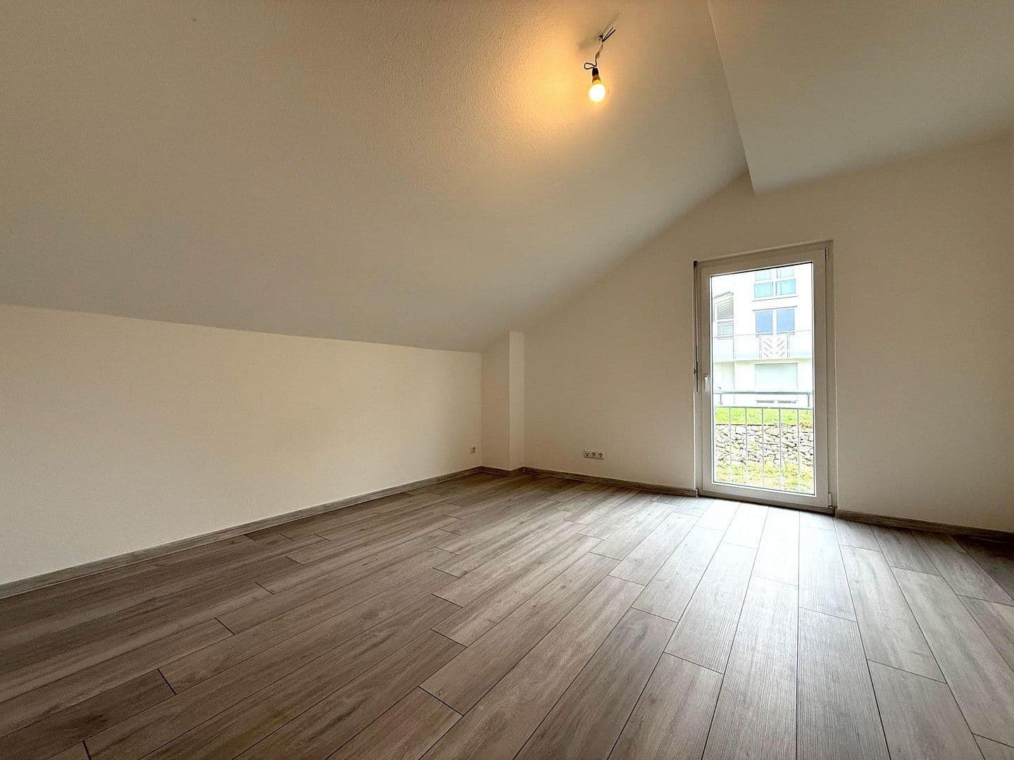 Predaj domu 131 m², pozemek 432 m², Im Gageneck 36, Walzbachtal, Bádensko-Wurttembersko Predaj domu 131 m², pozemek 432 m², Im Gageneck 36, Walzbachtal, Bádensko-Wurttembersko
