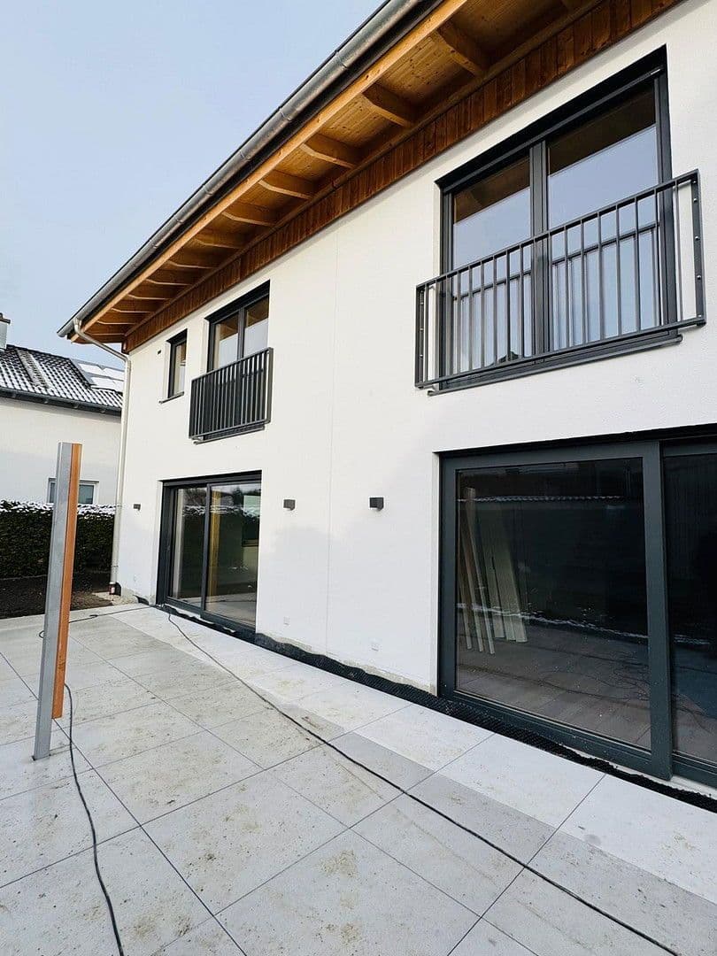 Prenájom domu 133 m², pozemek 250 m², Raubling, Bavorsko Prenájom domu 133 m², pozemek 250 m², Raubling, Bavorsko