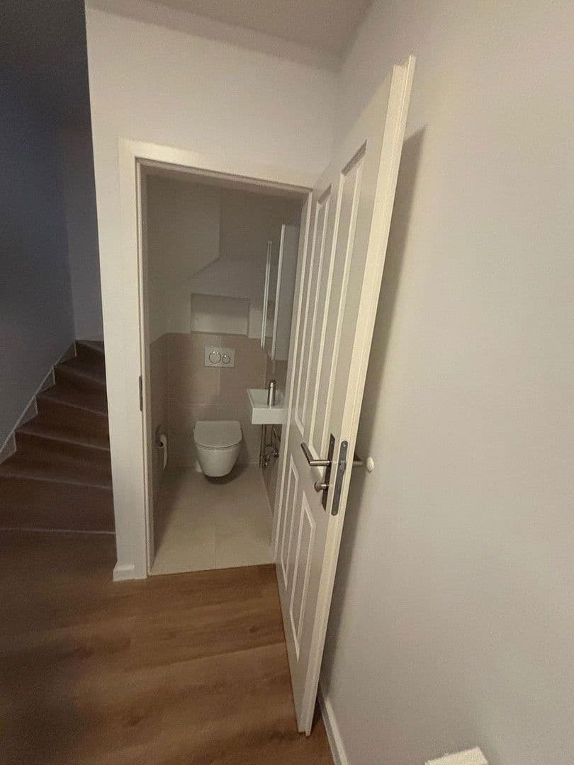 Prenájom bytu 2-izbový 81 m², Niederwaldstraße, Wiesbaden, Hesensko Prenájom bytu 2-izbový 81 m², Niederwaldstraße, Wiesbaden, Hesensko