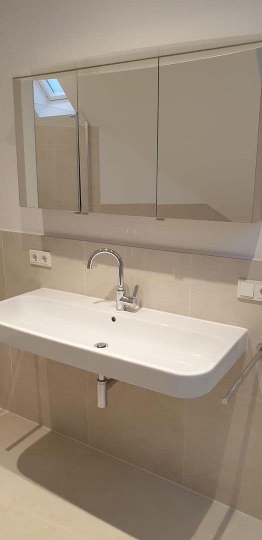 Prenájom bytu 2-izbový 81 m², Niederwaldstraße, Wiesbaden, Hesensko Prenájom bytu 2-izbový 81 m², Niederwaldstraße, Wiesbaden, Hesensko