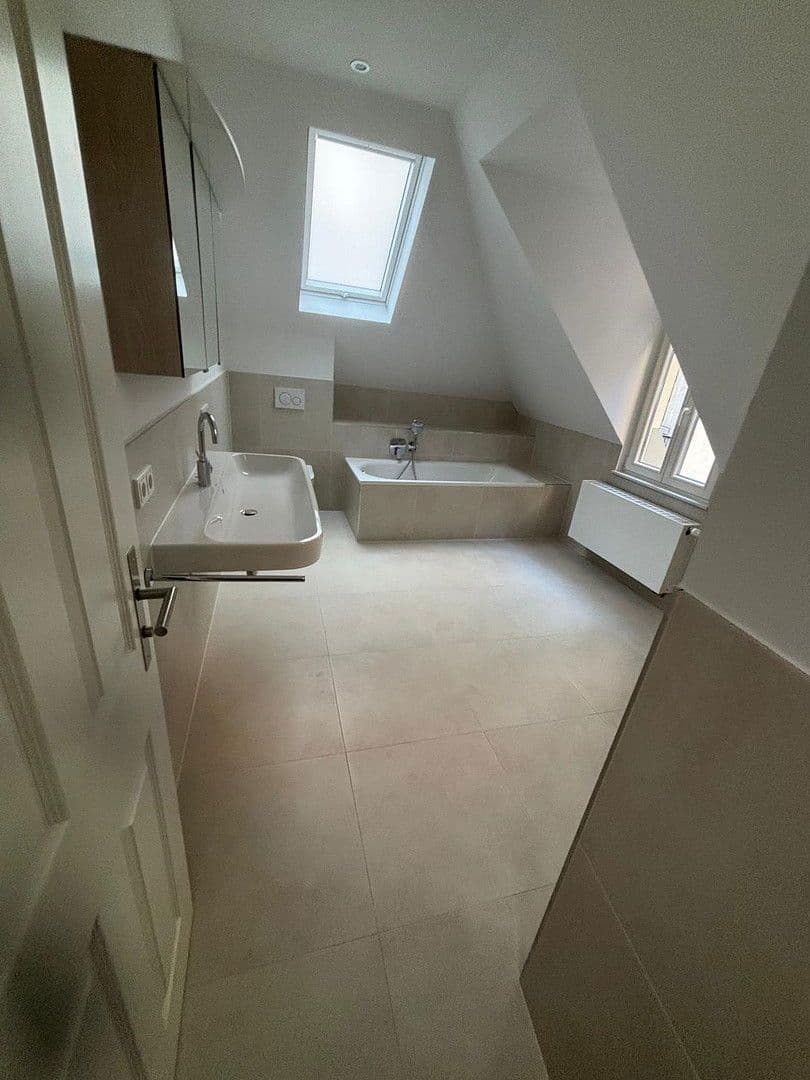 Prenájom bytu 2-izbový 81 m², Niederwaldstraße, Wiesbaden, Hesensko Prenájom bytu 2-izbový 81 m², Niederwaldstraße, Wiesbaden, Hesensko