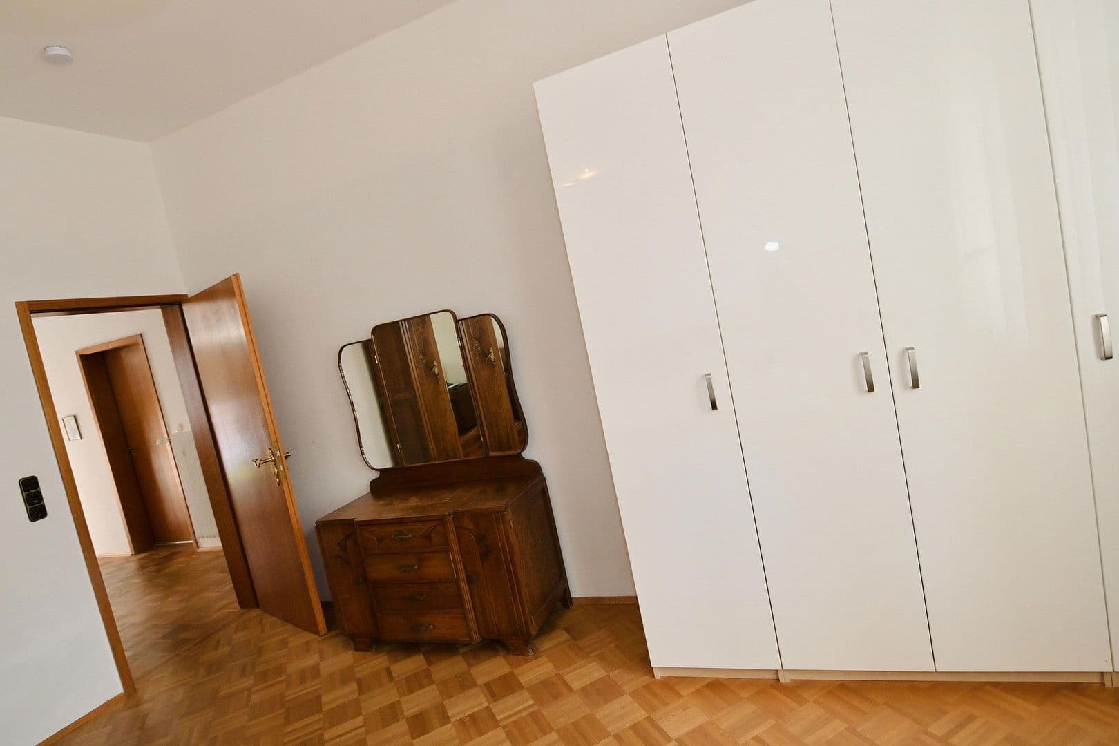 Predaj domu 220 m², pozemek 196 m², Oppenheim, Porýnie-Falcko Predaj domu 220 m², pozemek 196 m², Oppenheim, Porýnie-Falcko