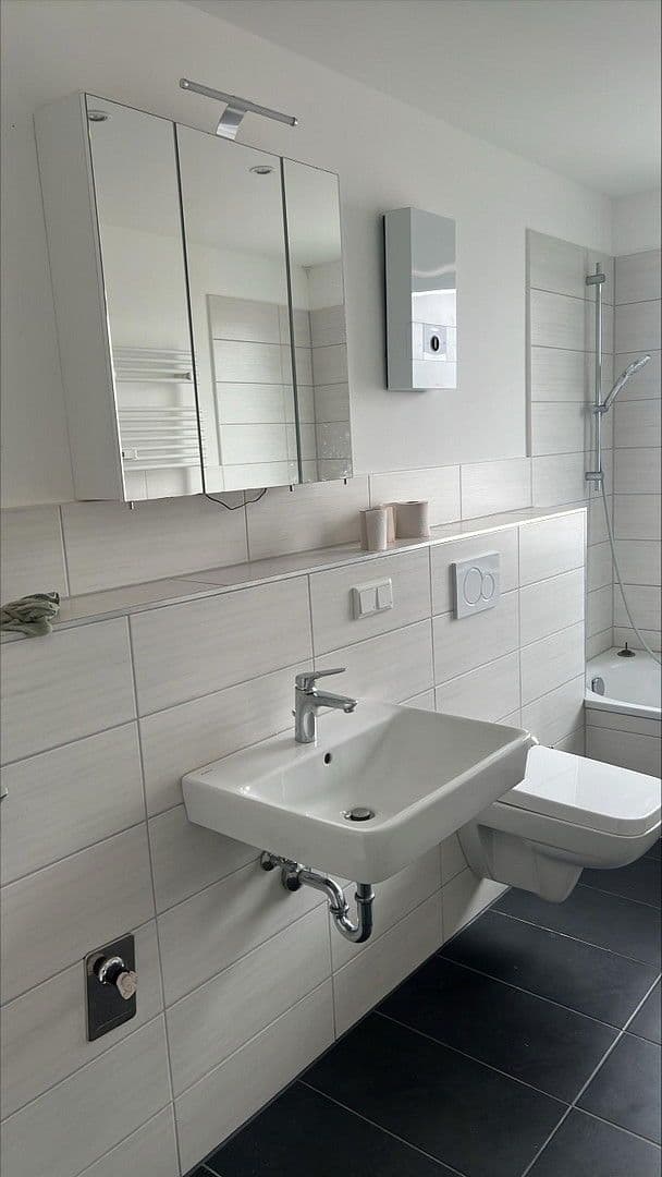 Prenájom bytu 3-izbový 88 m², Wuppertal, Severné Porýnie - Westfálsko Prenájom bytu 3-izbový 88 m², Wuppertal, Severné Porýnie - Westfálsko