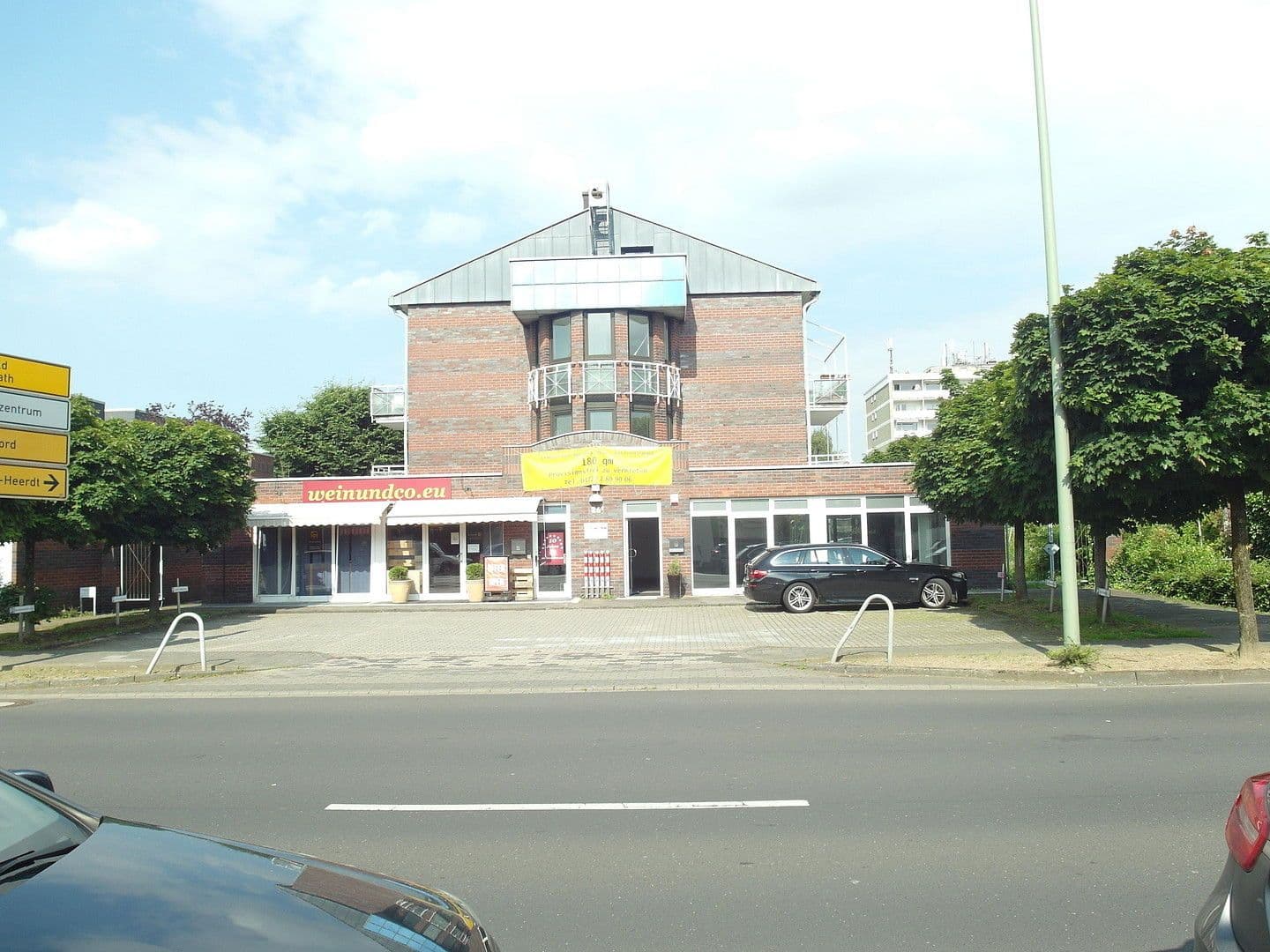 Prenájom nebytového priestoru 180 m², Neusser Straße 26, Meerbusch, Severné Porýnie - Westfálsko Prenájom nebytového priestoru 180 m², Neusser Straße 26, Meerbusch, Severné Porýnie - Westfálsko