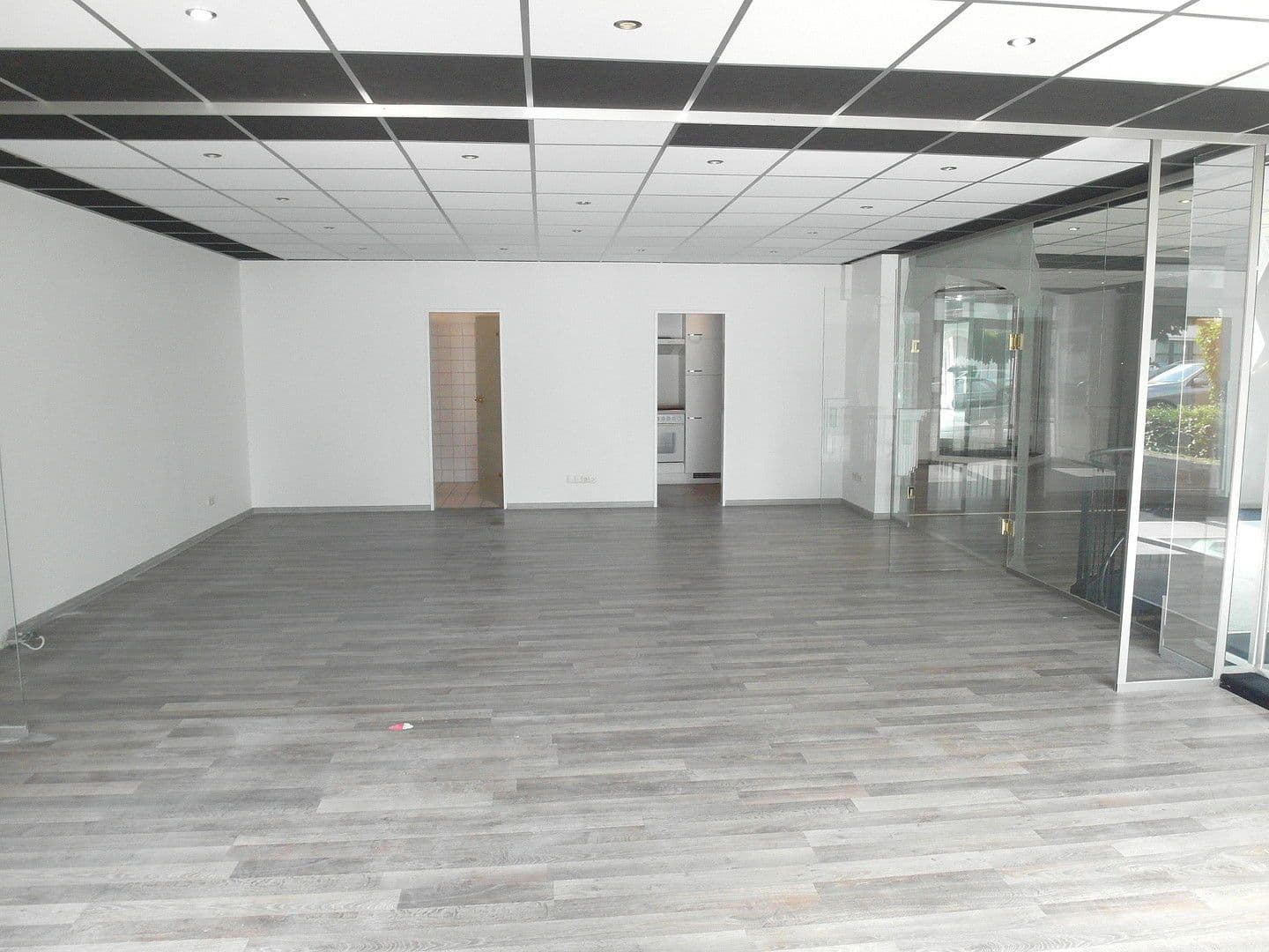 Prenájom nebytového priestoru 180 m², Neusser Straße 26, Meerbusch, Severné Porýnie - Westfálsko Prenájom nebytového priestoru 180 m², Neusser Straße 26, Meerbusch, Severné Porýnie - Westfálsko